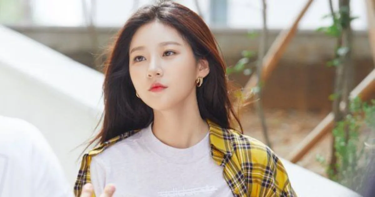 Penampilan Perdana Kim Sae Ron Usai Didenda Rp234 Juta Atas Kasus Nyetir Sambil Mabuk. Tampak Kurus dan Lelah!