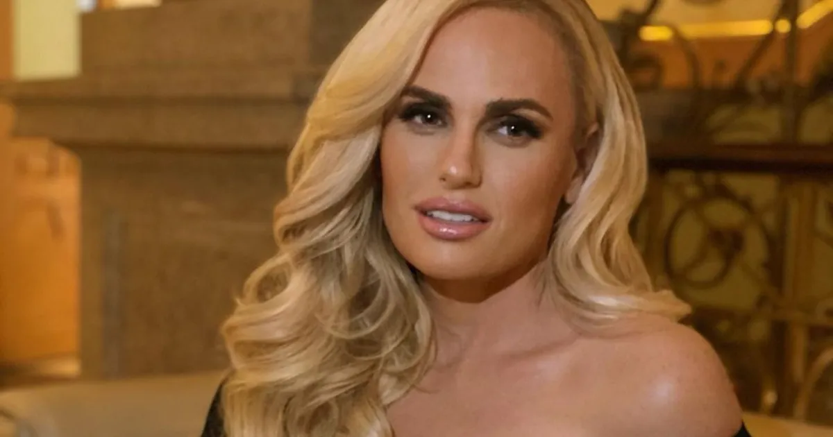Gara-Gara Foto, Rebel Wilson Dilarang Masuk Disneyland