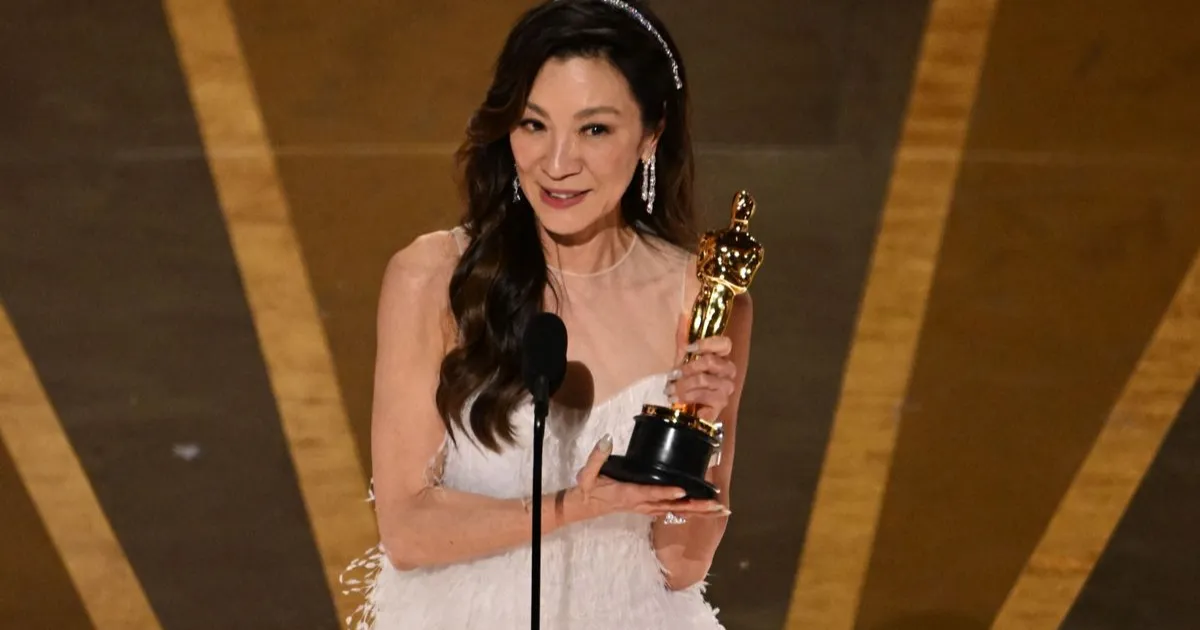 Michelle Yeoh Menang Oscar 2023, Reaksi Ibunda Tuai Sorotan