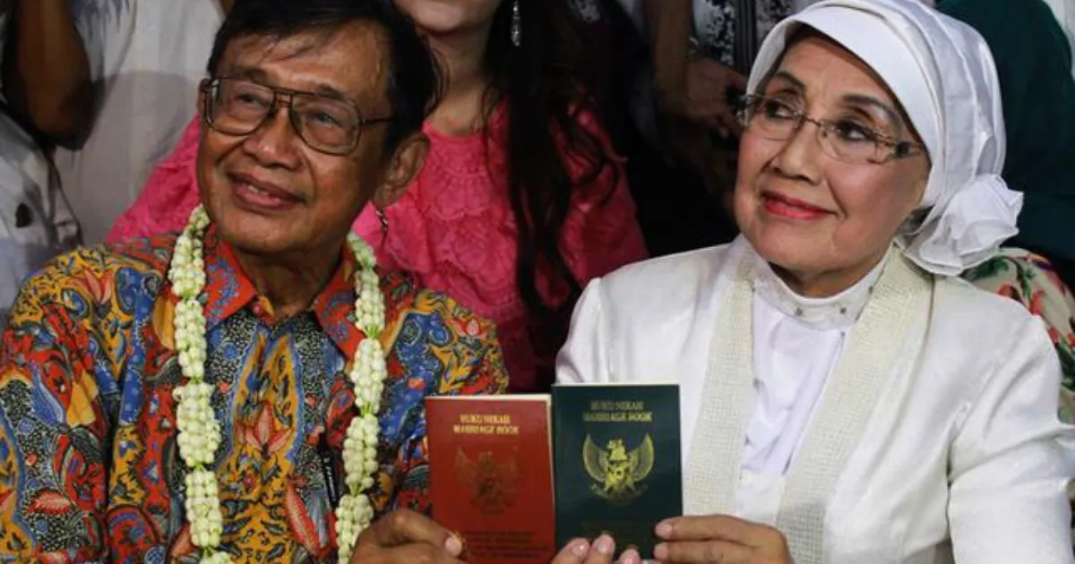 Perjalanan Nani Wijaya dan Ajip Rosidi yang Jatuh Cinta di Usia Senja