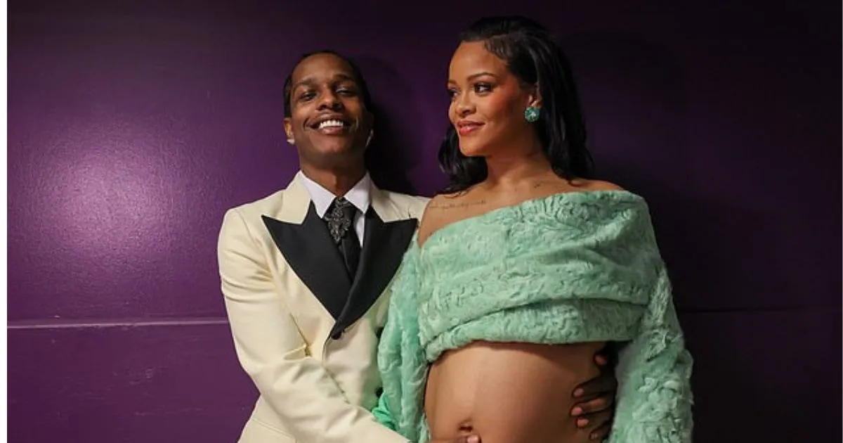Beli Baju Bayi, Rihanna Gak Sengaja Spill Jenis Kelamin Anak Keduanya