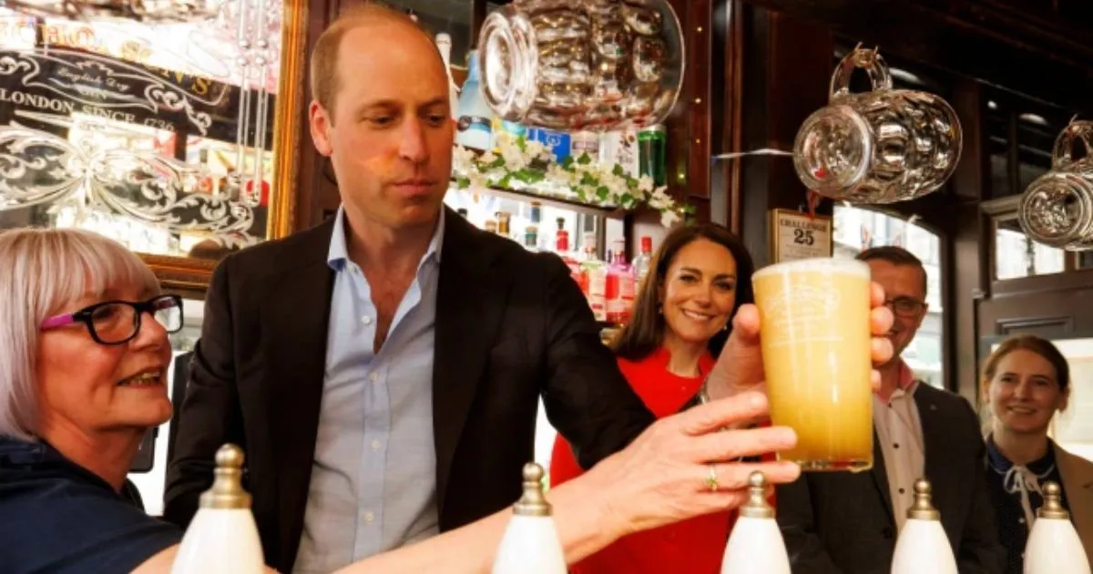 Sambil Minum Bir, Serunya Kunjungan William-Kate di Pub Soho