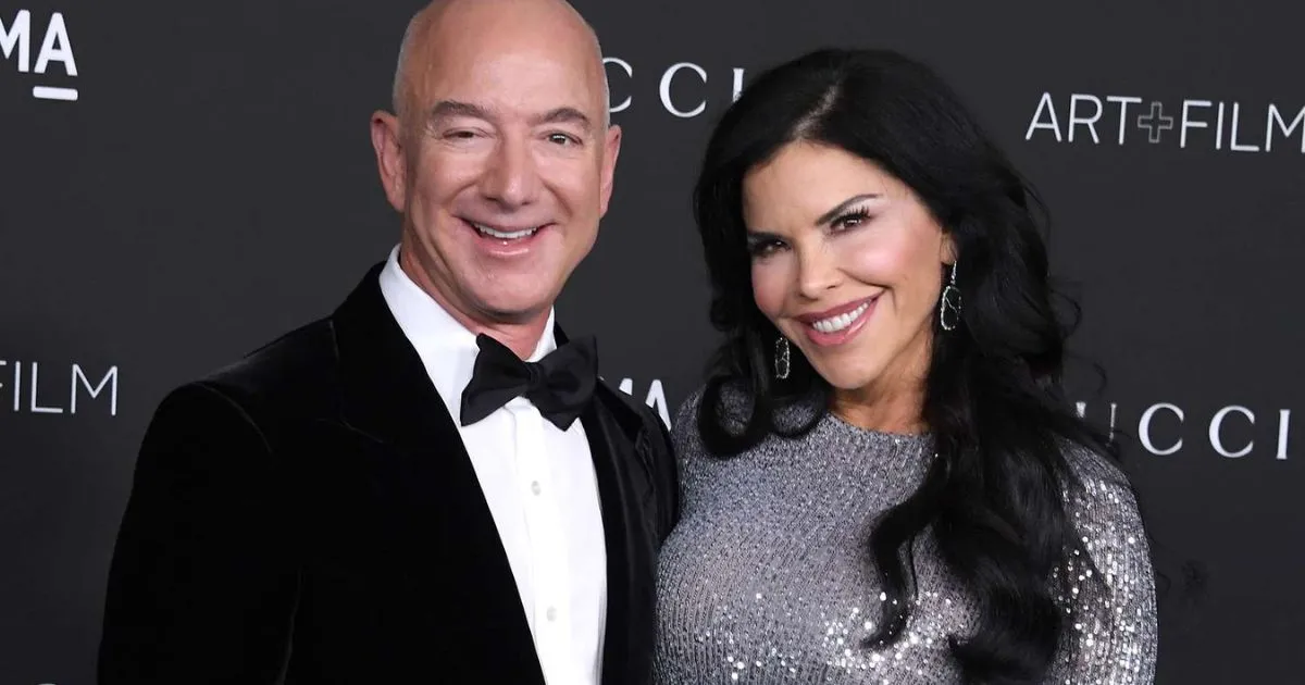 Jeff Bezos Lamar Lauren Sanchez di Kapal Pesiar Senilai Rp7,4 Triliun