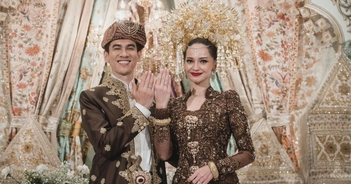 Potret Pernikahan Enzy Storia dan Molen Kasetra. Kental dengan Adat Minang