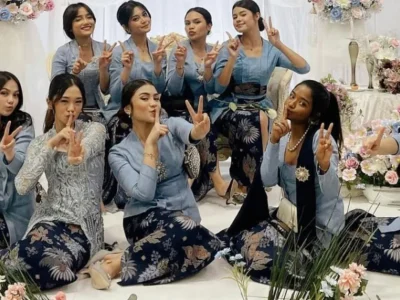 Inspirasi Kebaya dari Bridesmaid Pernikahan Pratama Arhan dan Azizah Salsha