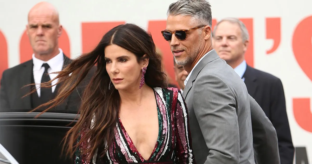 Sandra Bullock Berencana Larung Abu Jenazah Kekasih di Laut Bahama