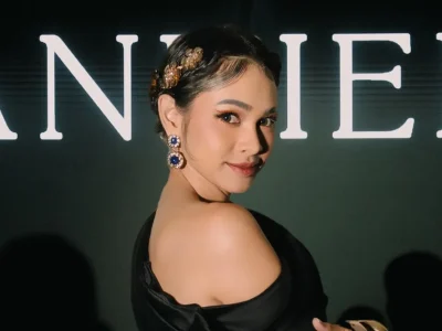 Curi Perhatian, Andien Manggung Kenakan Baju Bekas