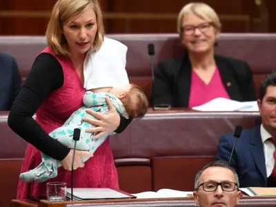 Hebat! Larissa Waters Menyusui Sang Anak Ketika Sidang Parlemen