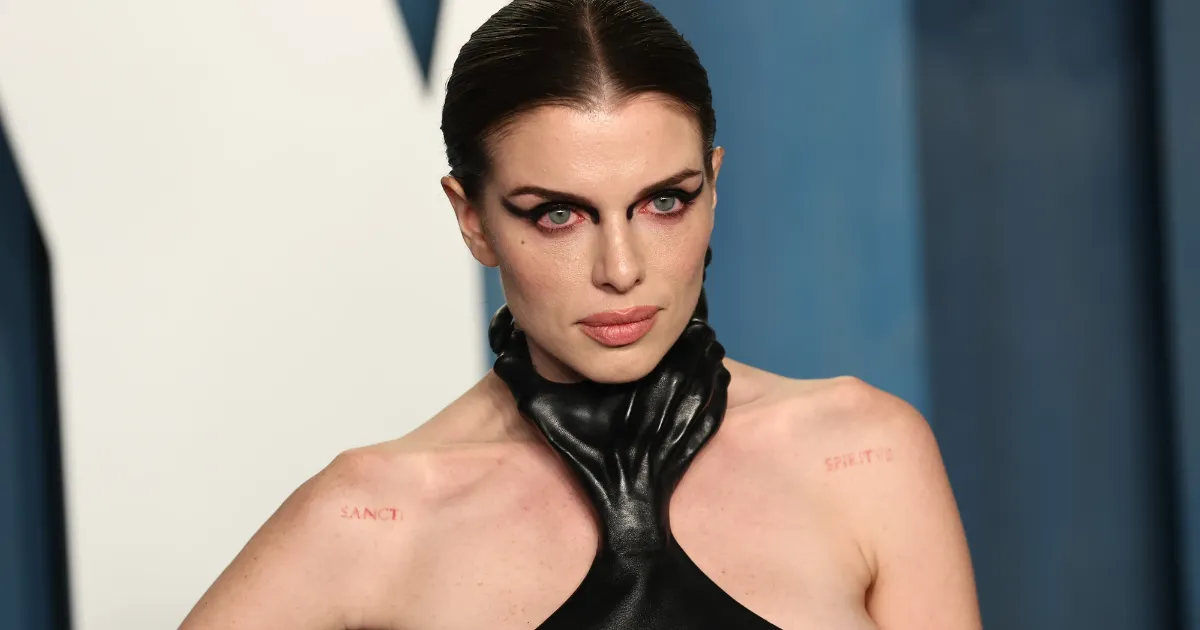 Julia Fox Dihujat di New York Fashion Week