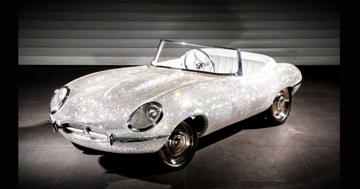 Wow! Mobil Sport Klasik ini Dihias 100 Ribu Kristal Swarovski