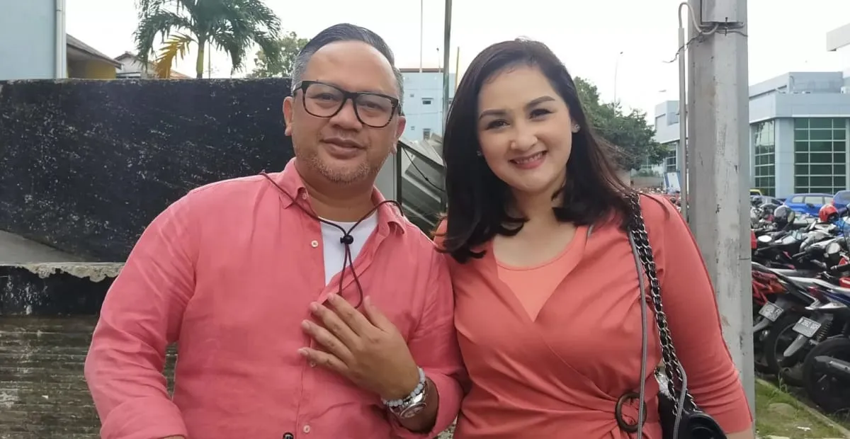 So Sweet! Begini Cara Indra Basco dan Mona Ratuliu  Rayakan 21 Tahun Pernikahan
