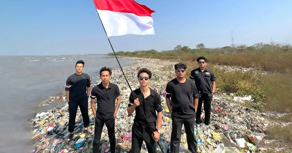 Momen Pandawara Group Sukses Bersihkan Pantai Loji. Tuai Decak Kagum!