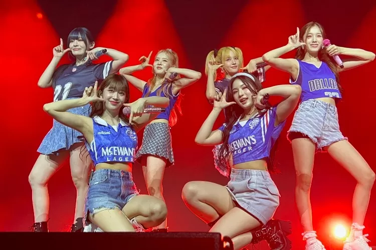 Grup K-Pop STAYC Salah Kostum Saat Konser di Amerika