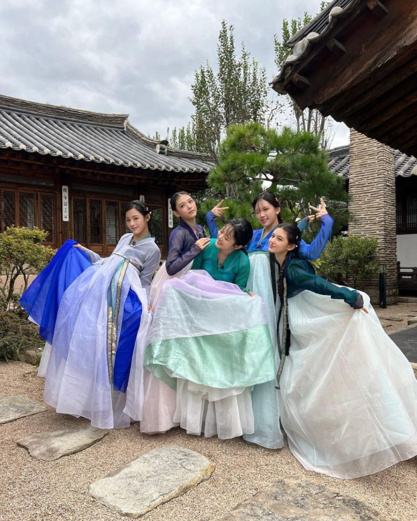 Rayakan Chuseok, 5 Potret Idol K-Pop Saat Kenakan Hanbok