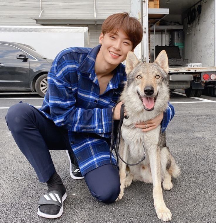 Fakta Di Balik Adegan Ciuman Cha Eun Woo Dengan Anjing