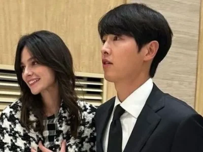 Potret Song Joong Ki Dan Istrinya Hadiri Pernikahan Sang Adik