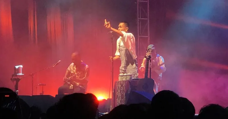 Konser di Surabaya, Fourtwnty Beri Pesan Menyentuh Album Nalar