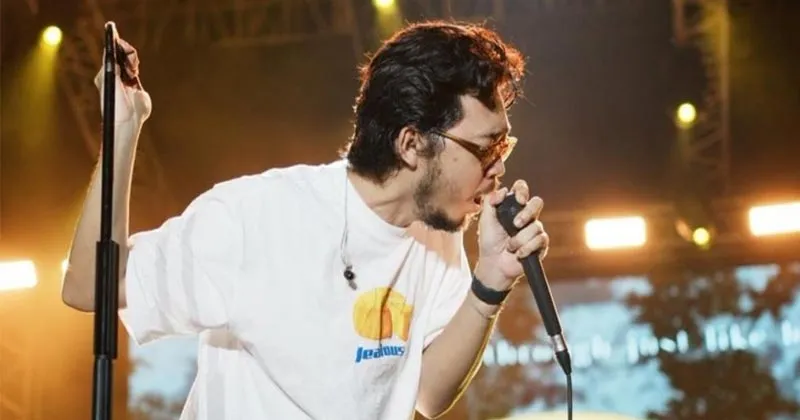 Sukses Sebagai Solois, Pamungkas Kini Juga Jadi Anak Band