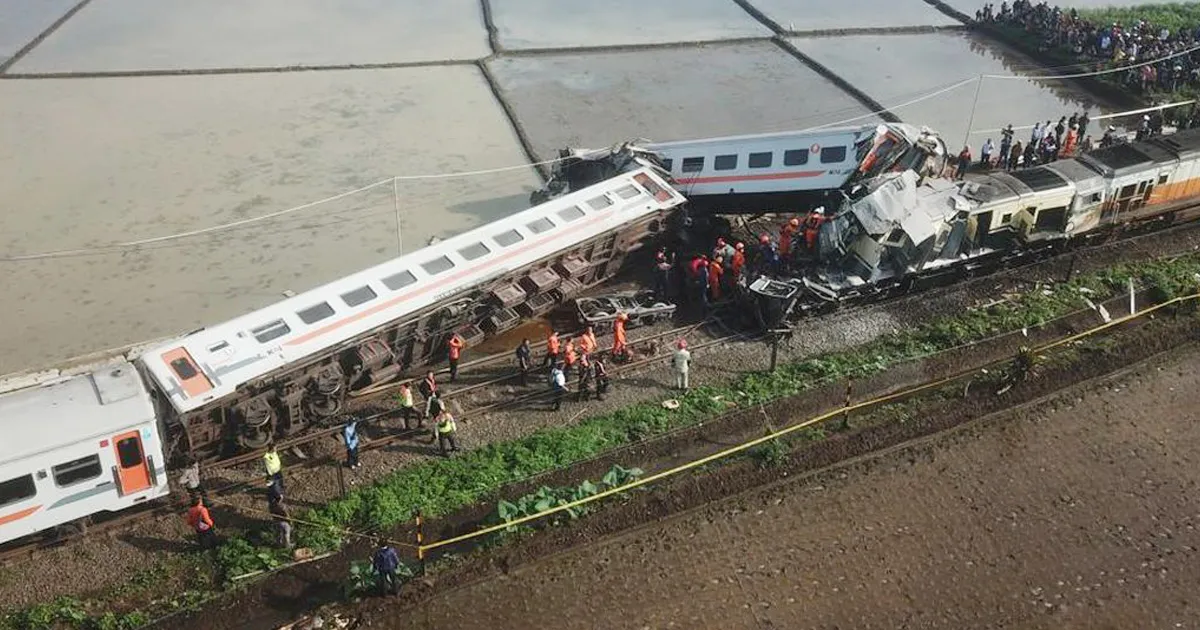 Kronologi Tabrakan Maut KA Turangga dan KRL Lokal Bandung
