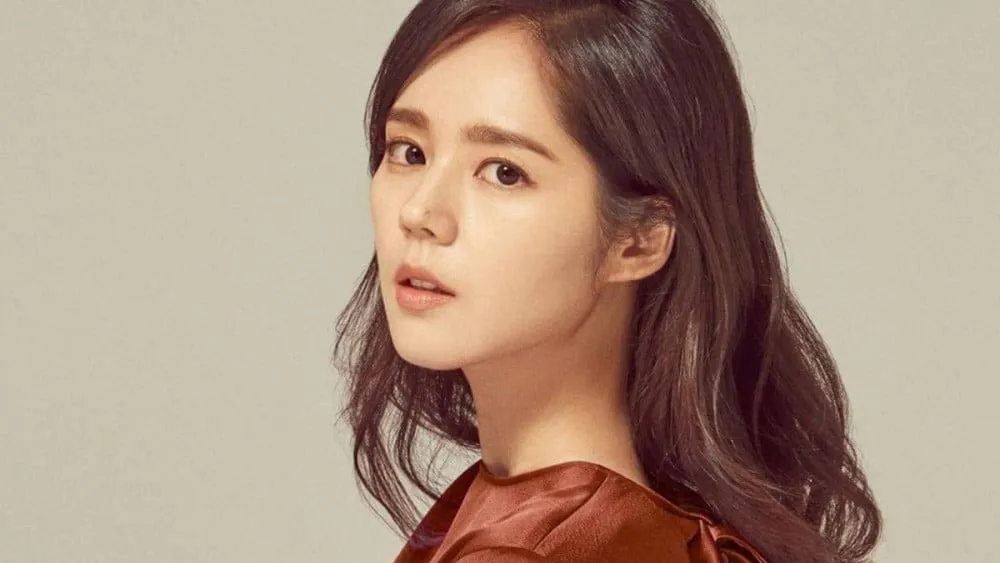 Han Ga In Perlihatkan Wajah Anaknya untuk Pertama Kali