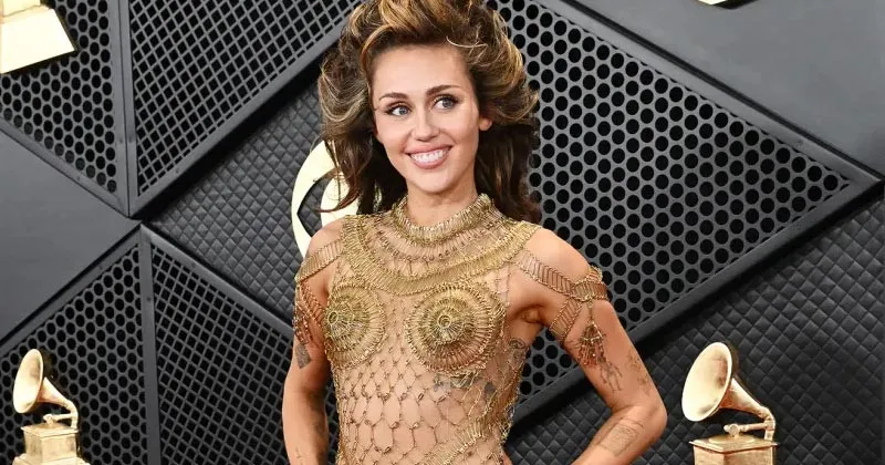 Miley Cyrus Pakai Gaun dari Peniti di Grammy Awards 2024