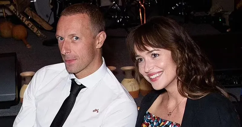 Chris Martin dan Dakota Johnson Segera Menikah!