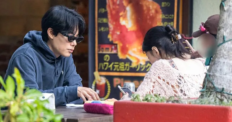 Wajah Cemas Ryu Jun Yeol dan Han So Hee di Hawaii Tuai Sorotan