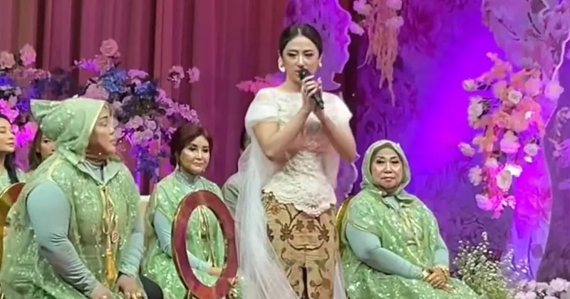 Dilamar Rully di Ultah ANTV, Dewi Perssik Malah Bimbang