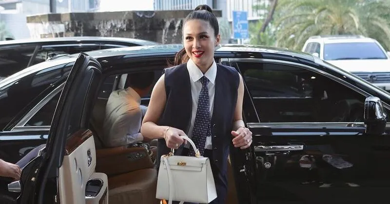 Mobil Mewah Rolls Royce Sandra Dewi Disita Kejagung