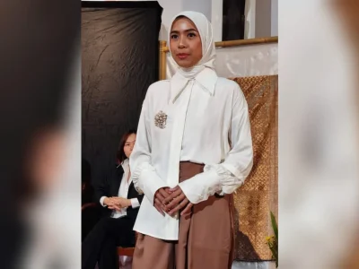 Salah satu busana kantor wanita yang modis. (Foto: dok Syakeph official)