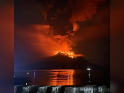 Gunung Ruang meletus. (Foto: BPBD Kabupaten Sitaro)