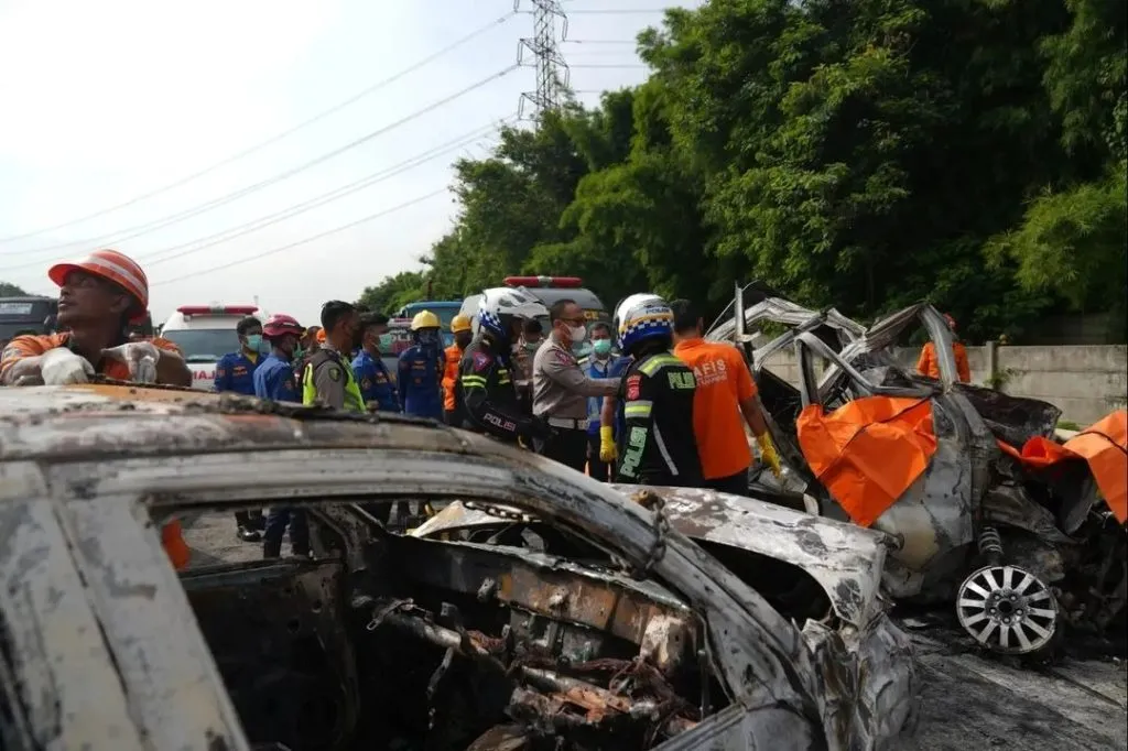 Kecelakaan Maut di Tol Jakarta Cikampek, Tewaskan 12 Orang