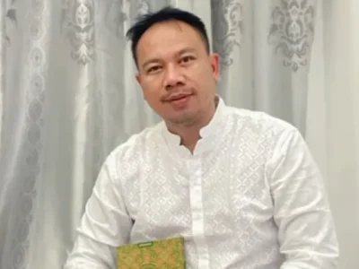 Vicky Prasetyo menyiapkan kain kafan sebelum meninggal. Foto : Instagram/vickyprasetyo777