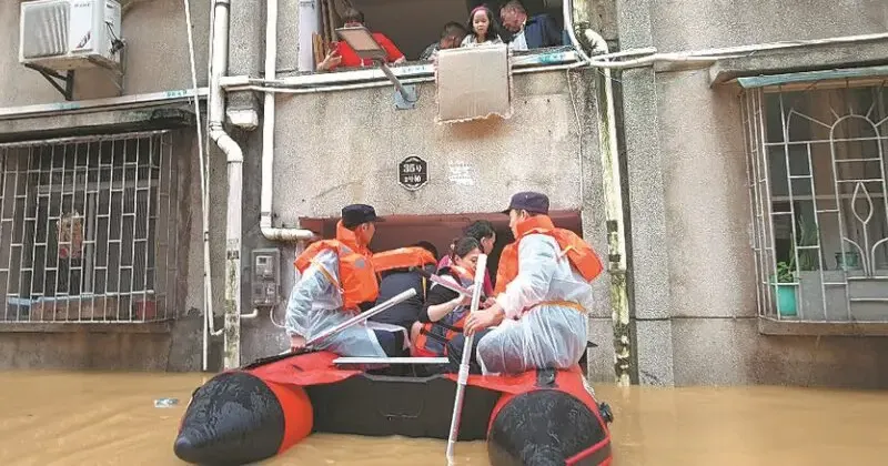 Banjir Melanda Cina Selatan, Puluhan Ribu Warga Dievakuasi
