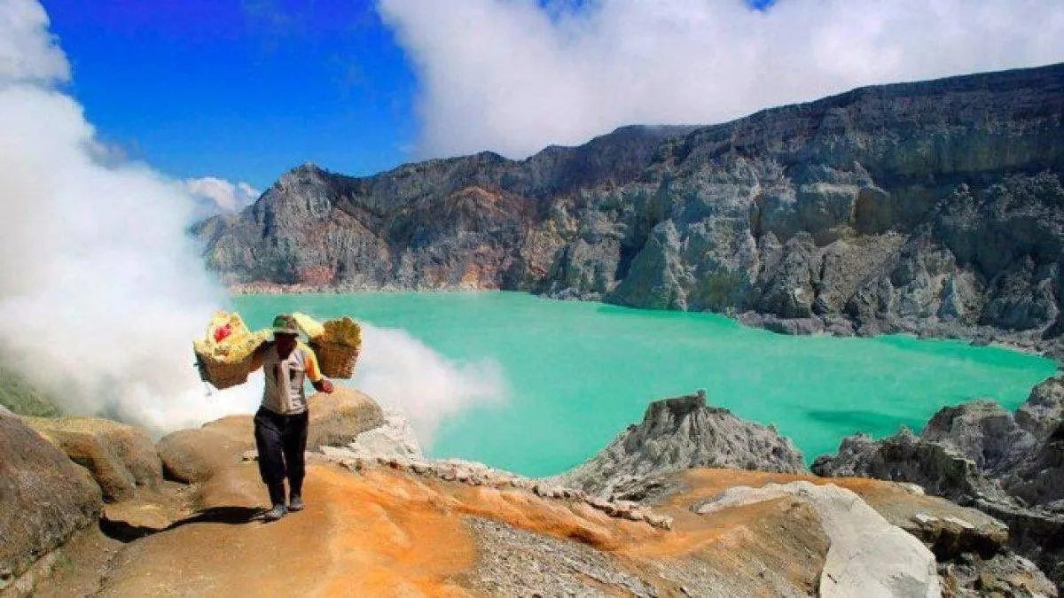 Wisatawan Cina Jatuh ke Jurang Gunung Ijen Akibat Keserimpet Rok