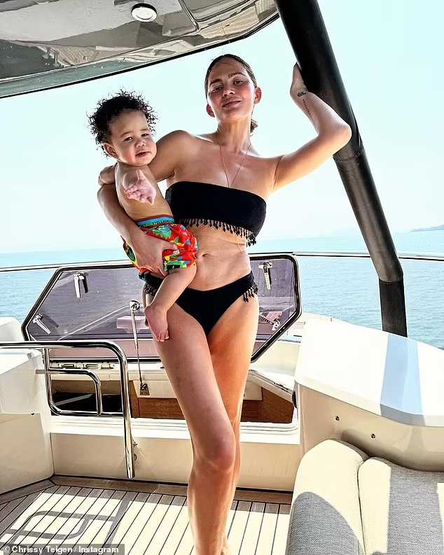 Istri John Legend, Chrissy Teigen. (Foto: Dok. Dailymail)