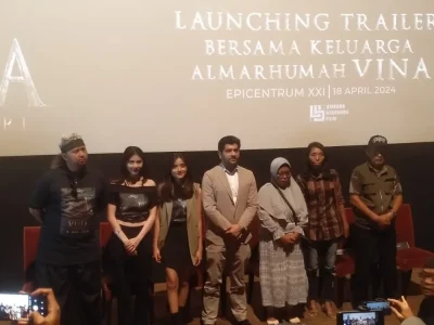 Launching trailer film Vina: Sebelum 7 Hari, bersama keluarga almarhumah Vina. (Foto: Bayu/Nyata)