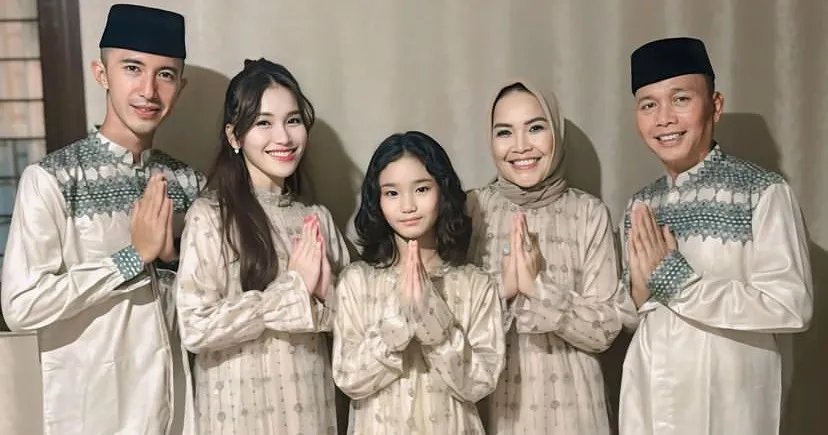 Pertama Kali, Ayu Ting Ting Rayakan Lebaran Bareng Calon Suami