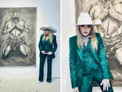 Madonna saat menghadiri pameran seni putranya, Rocco Ritchie. (Foto: Instagram @madonna)