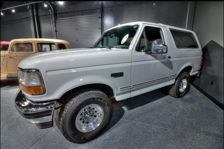 Mobil Ford Bronco putih milik OJ Simpson yang kini dimuseumkan. (Foto: Courtesy of the Alcatraz East Museum)