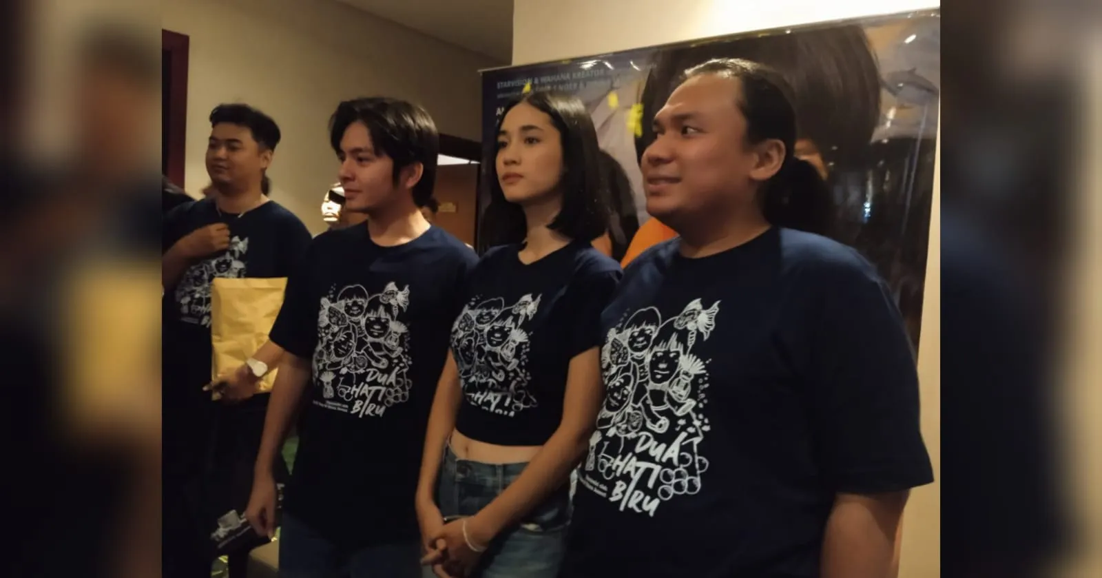Banjir Pujian, Meriahnya Nobar Film Dua Hati Biru di Surabaya