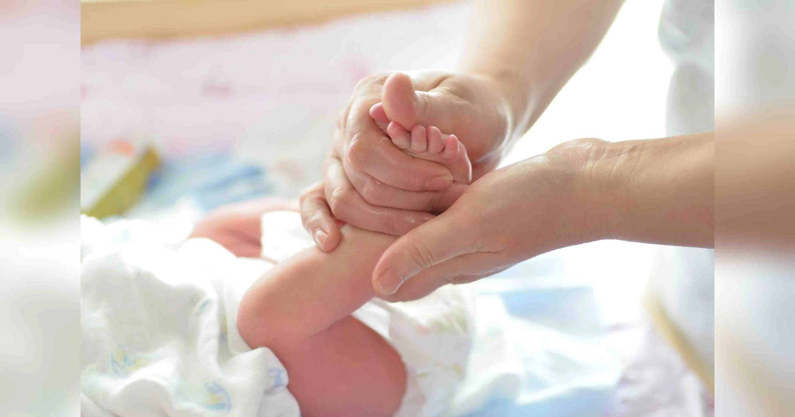 Pijat Bayi Tak Boleh Sembarangan, Perhatikan Hal Berikut Ini