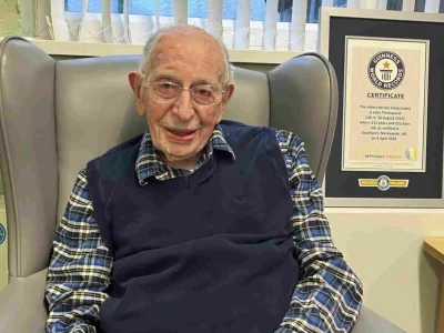 Pria tertua di dunia berikutnya jatuh pada John Albert Tinniswood. Dia punya umur panjang berdasarkan Guinness World Records. (Foto: Dok. AP News)