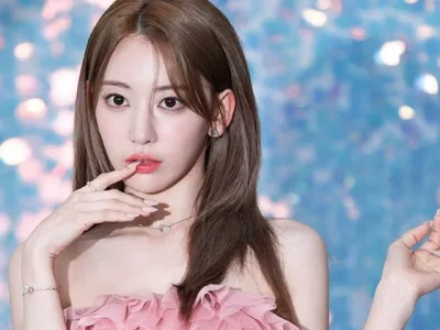 Sakura, salah satu member LE SSERAFIM, tanggapi penampilannya di Coachella. Foto: Dok. Net/Koreaboo
