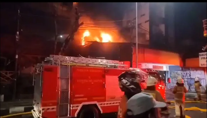 Ruko Terbakar di Kawasan Mampang Prapatan Jakarta, 7 Korban Tewas
