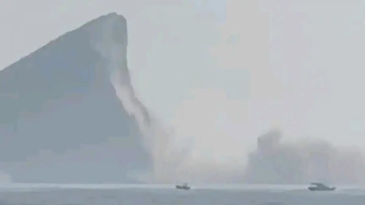 Runtuhnya tebing Guishan Island akibat gempa. (Foto: Instagram)