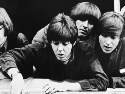 John Lennon, The Beatles dalam film Help! 1965. (Foto: Shutterstock)