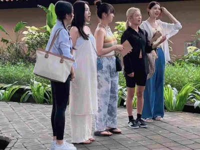 Para Idol K-pop yang ditahan di Bali karena syuting tak izin. Termasuk Hyoyeon Girls Generation, Bomi Apink, Dita Karang Secret Number, dan mantan anggota I.O.I Lim Nayoung. (Foto: Instagram @ditakarang_new)