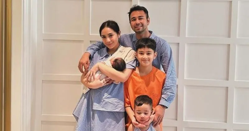 Potret Akikah Baby Lily, Wajah Tak Lagi Disembunyikan Raffi dan Nagita