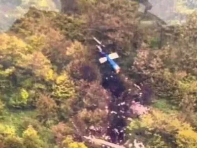 ROMBONGAN PRESIDEN IRAN: Tampak puing Helikopter yang jatuh di atas pegunungan. Foto: Istimewa
